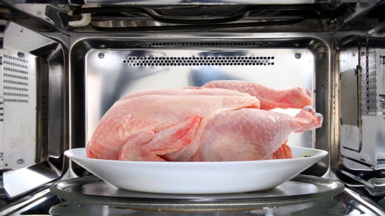 Interesting Tips On How To Defrost Chicken in Microwave